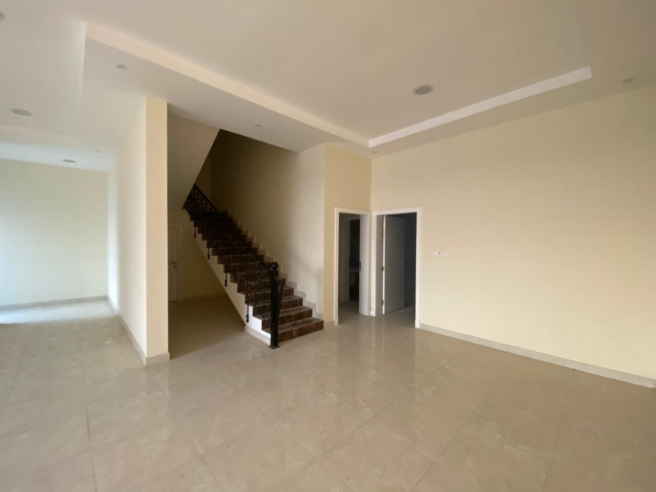 property 2292 image 2