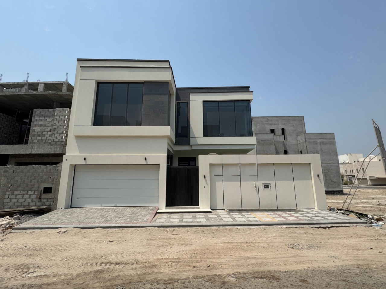 property 4983 image 0