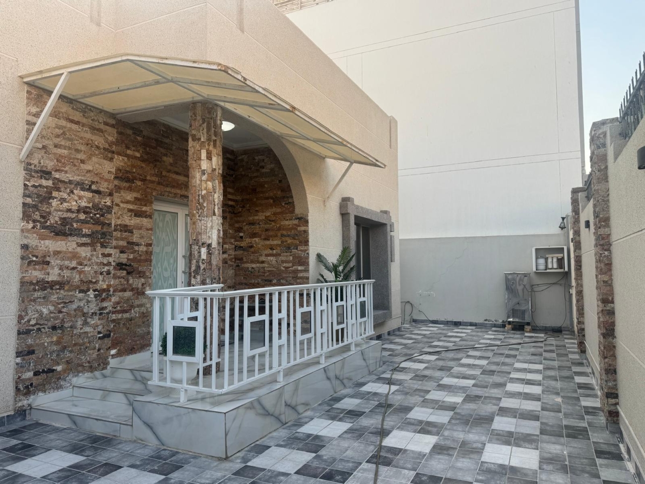 property 5190 image 0