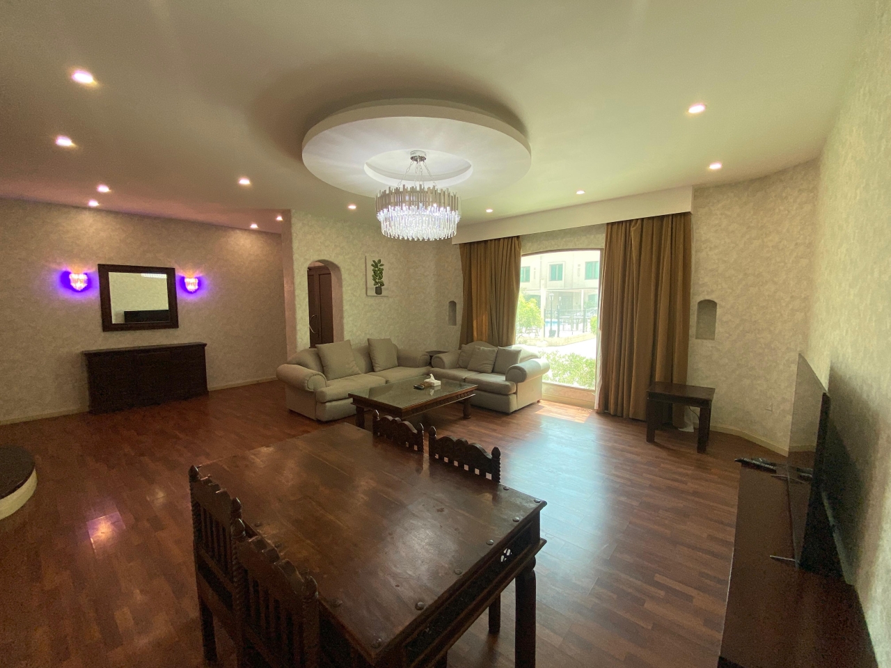property 5206 image 0