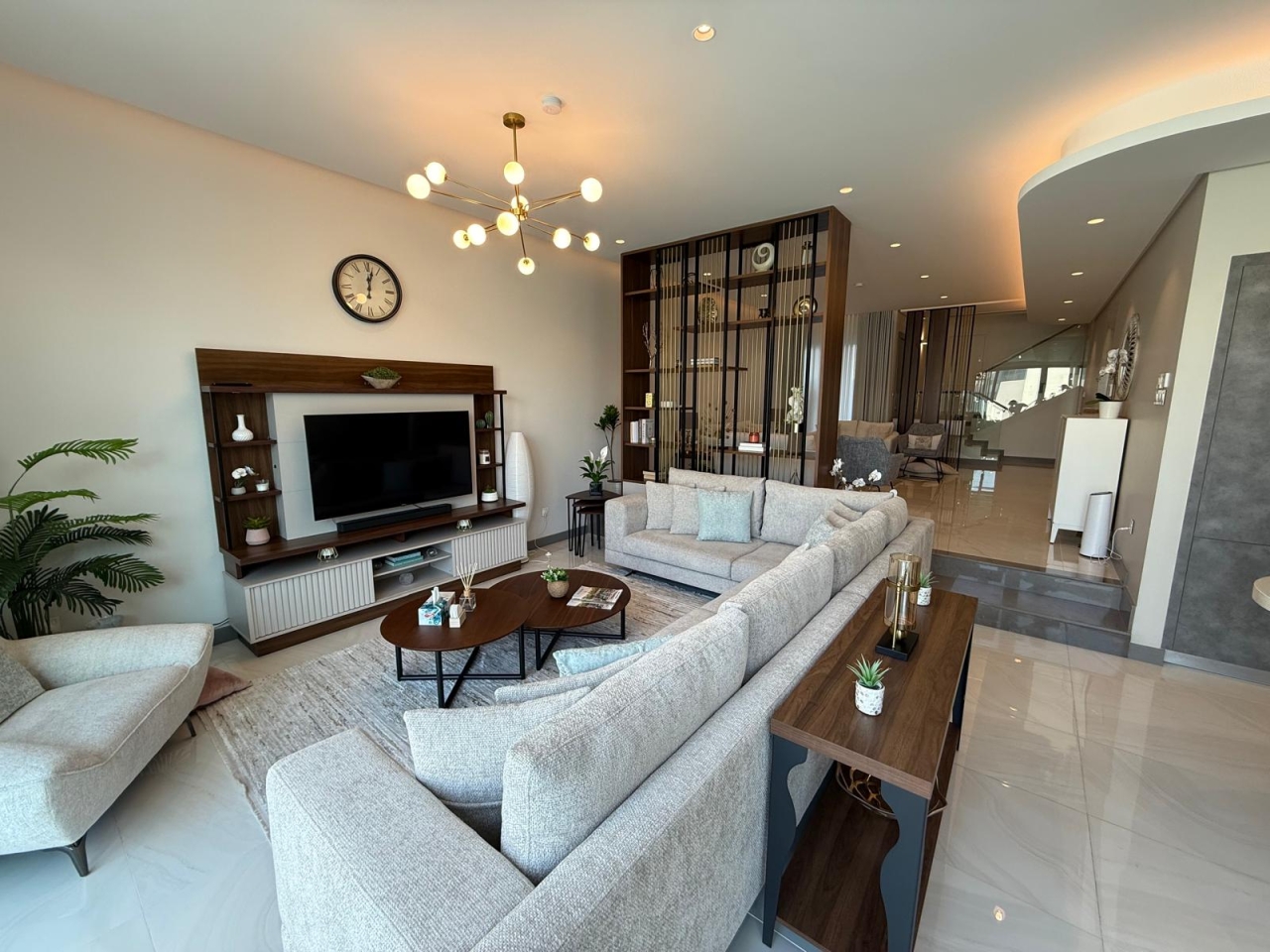 property 5244 image 0