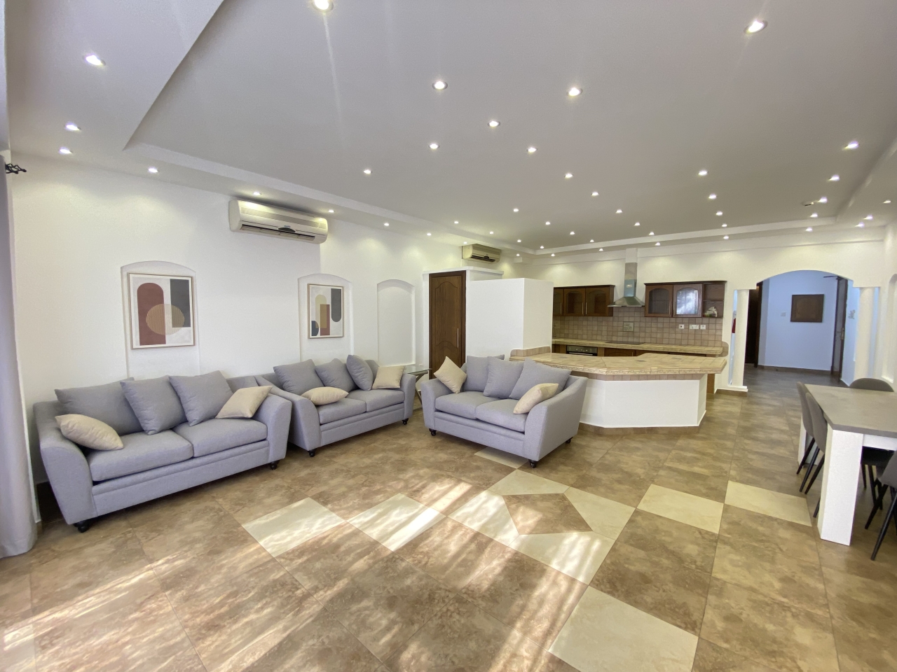property 5493 image 0