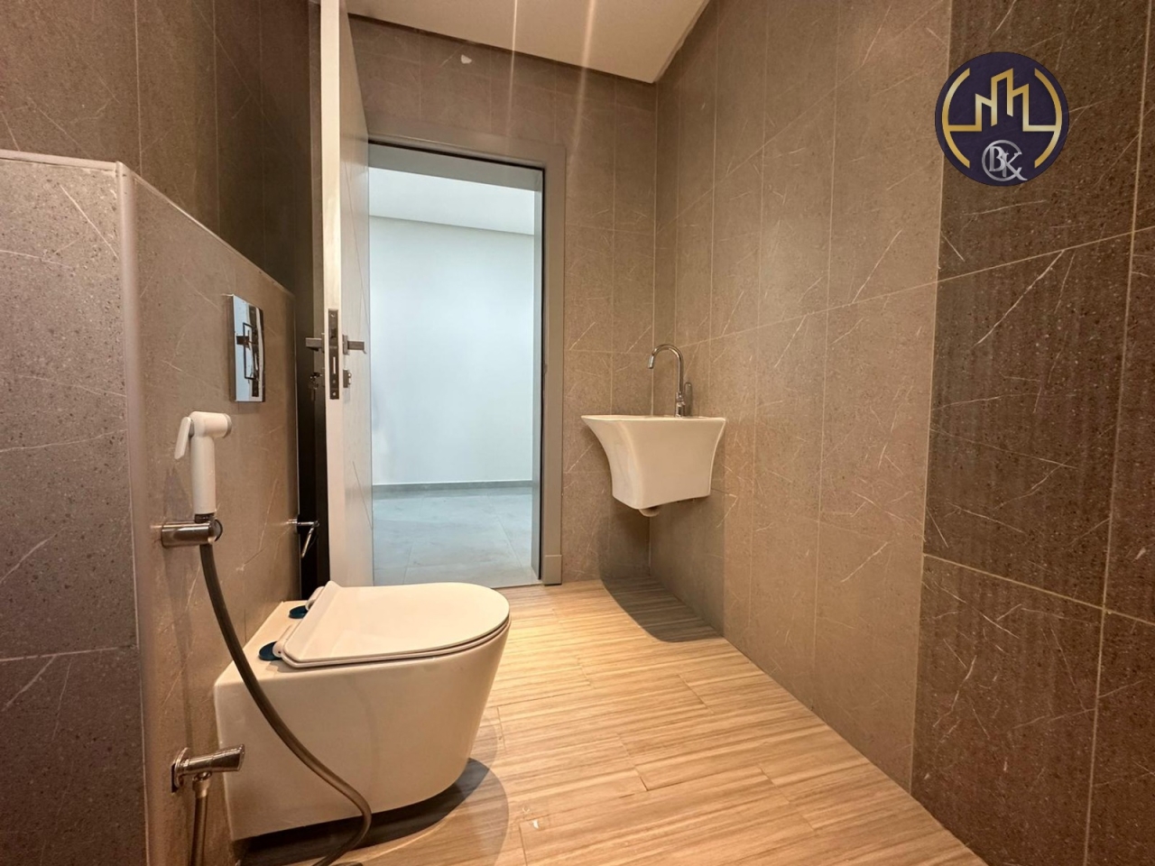 property 5602 image 1