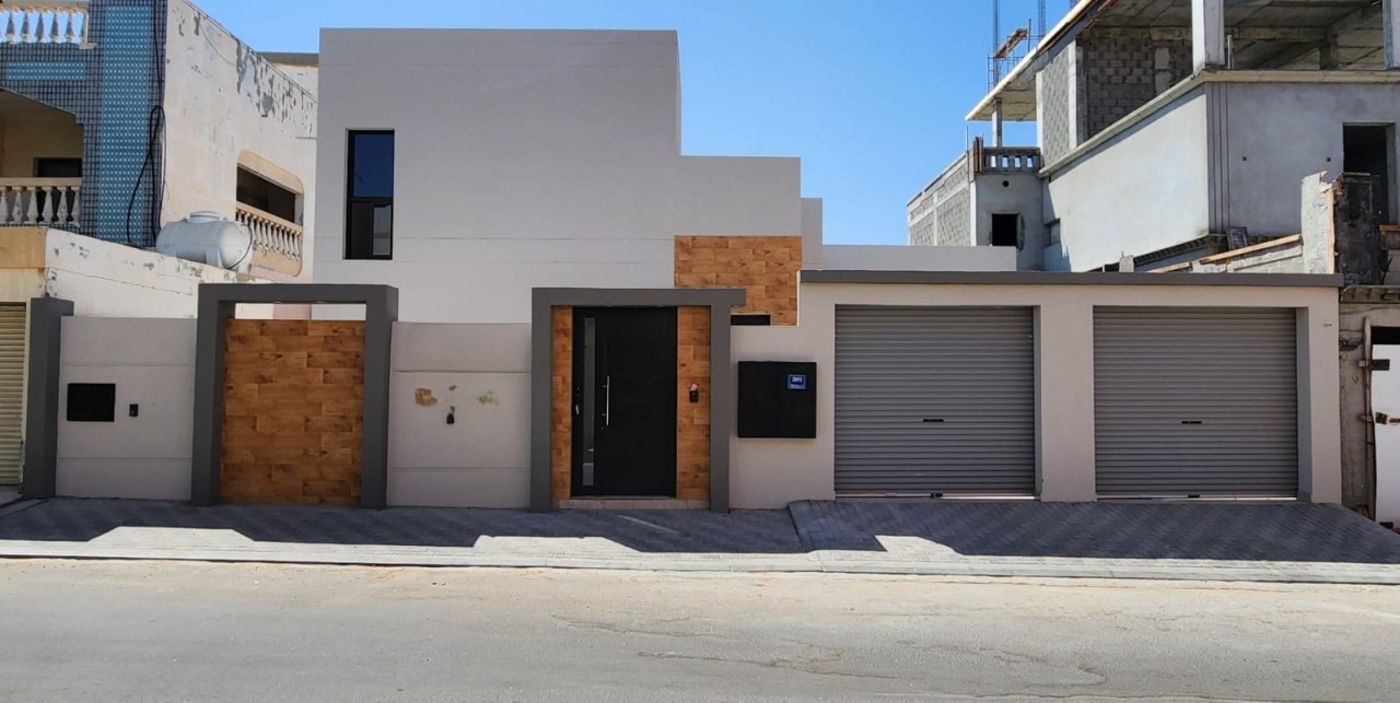 property 5661 image 0