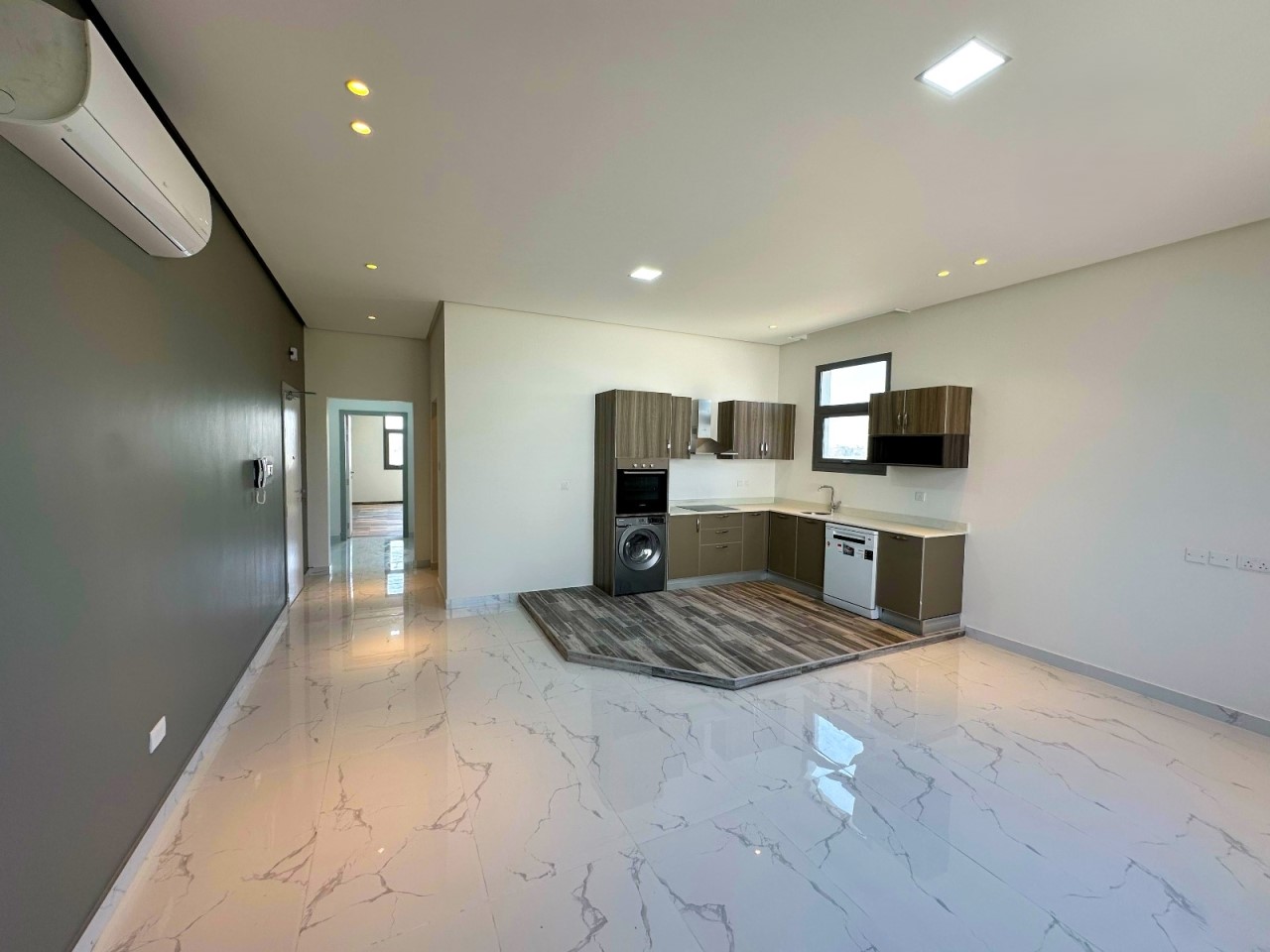 property 5673 image 0