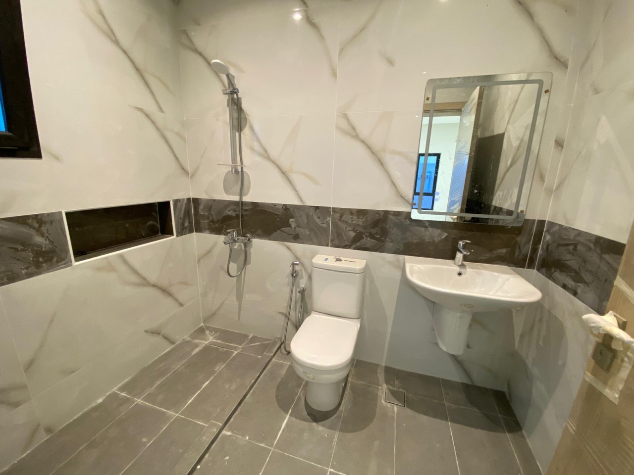 property 5696 image 16