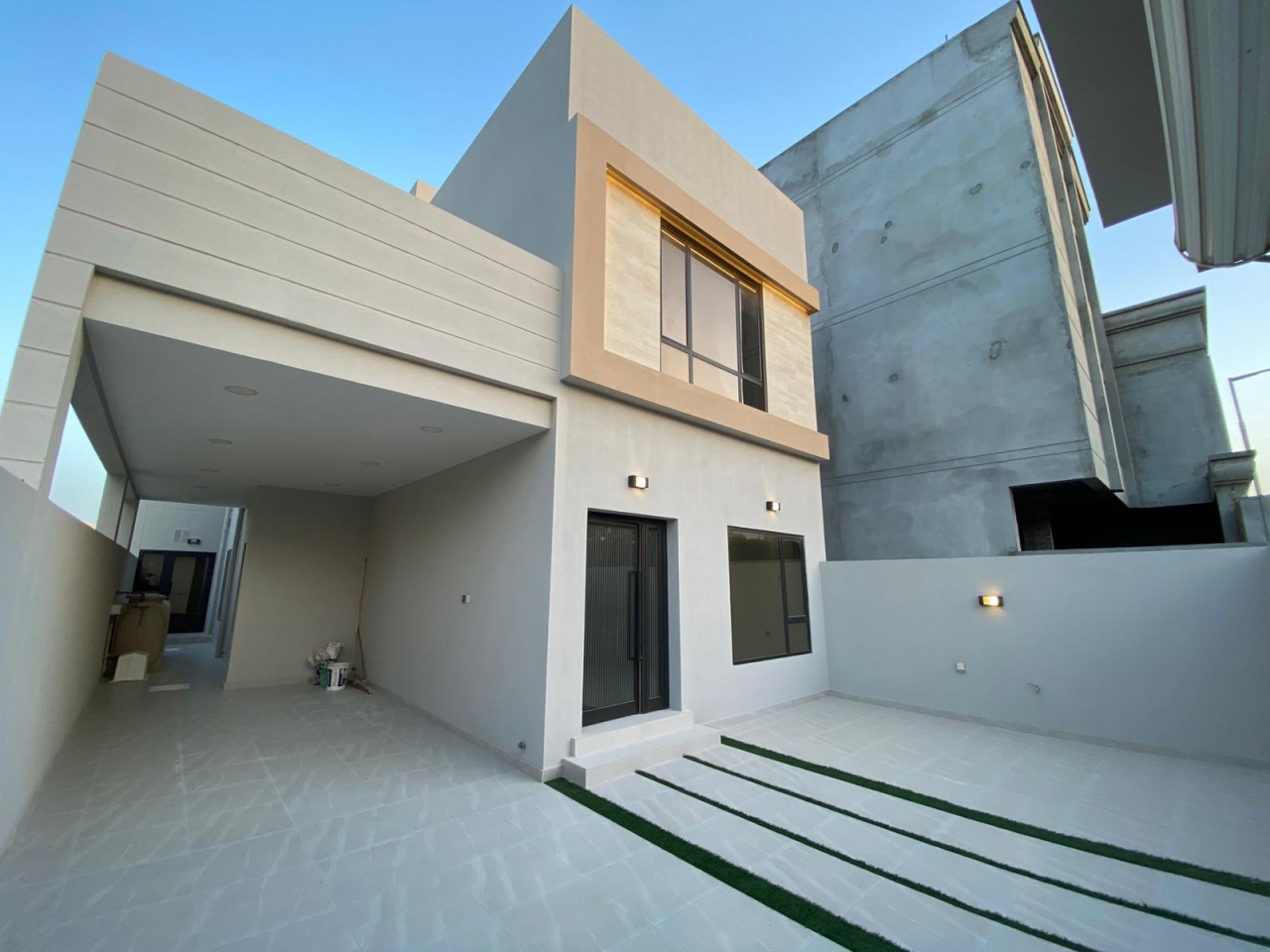 property 5696 image 0