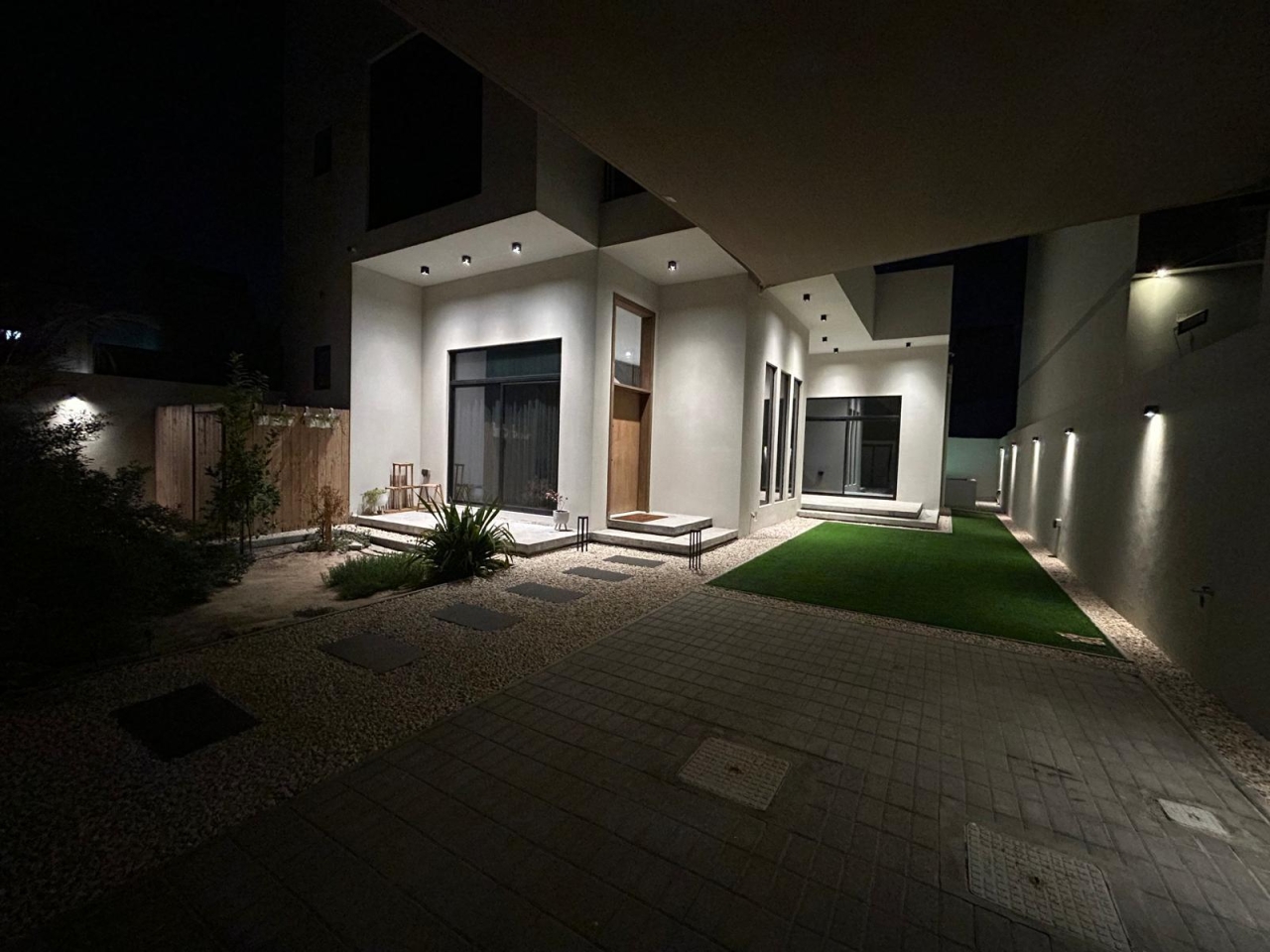 property 5711 image 0