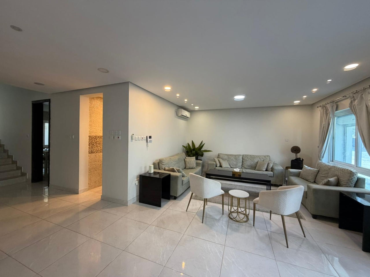 property 5717 image 0