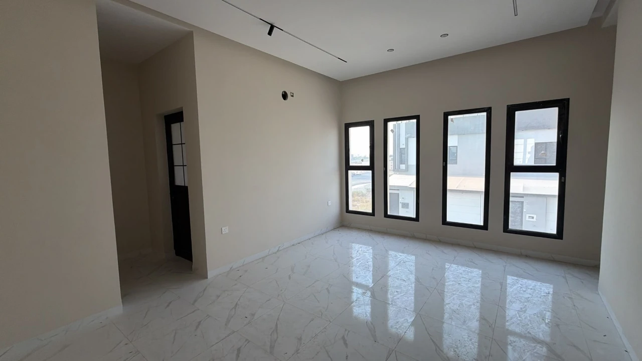 property 5755 image 1