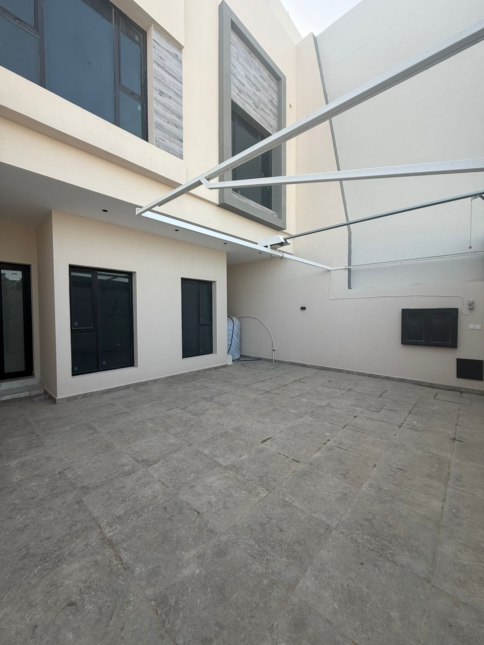 property 5801 image 0