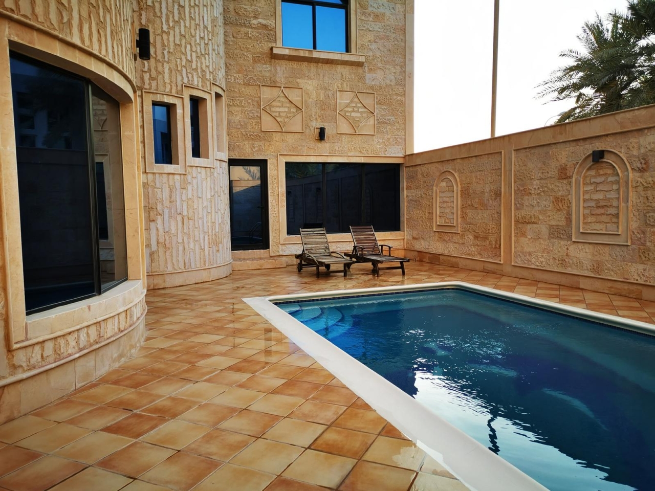 property 5895 image 1
